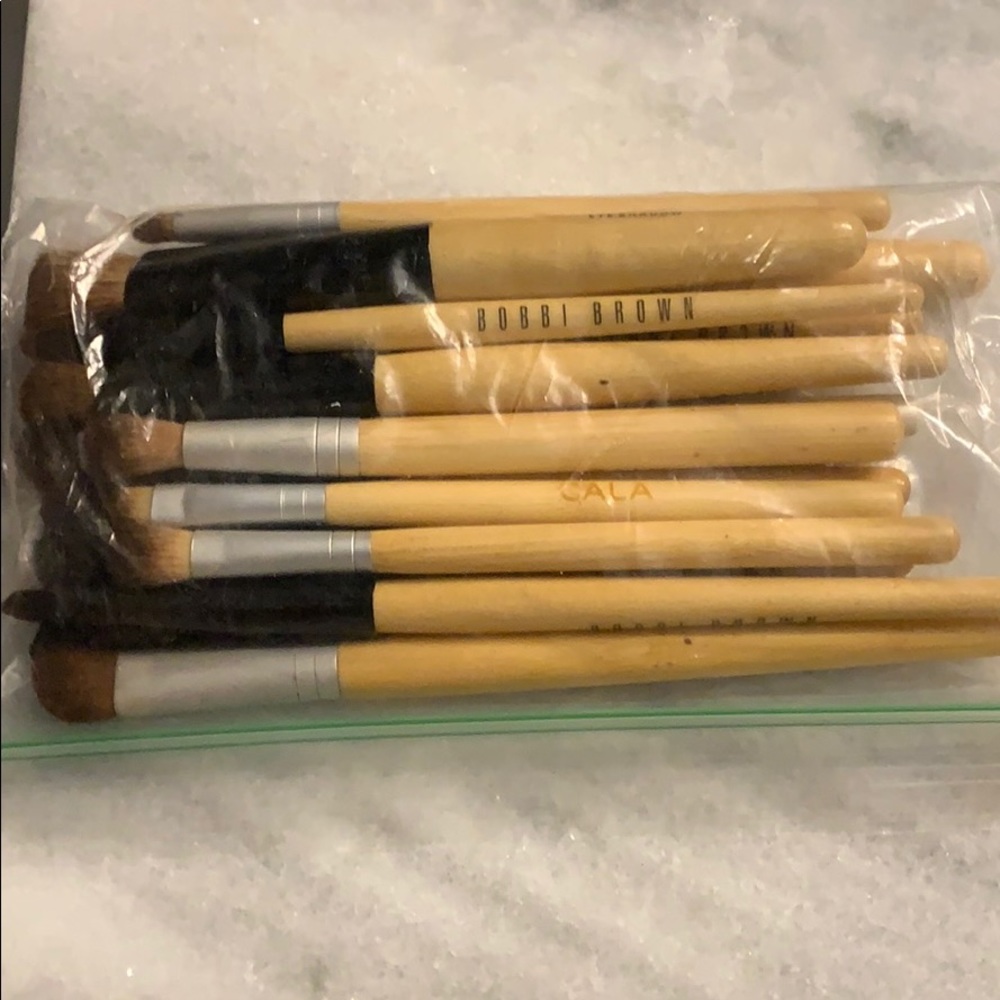 Bobbi brown make up brushes